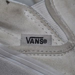 SLIP ON WHITE VANS
